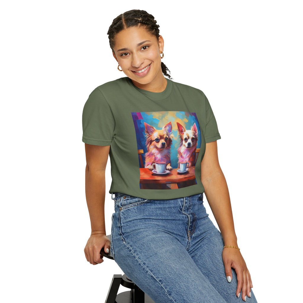 Cafe con Chihuahua Unisex Garment-Dyed T-shirt