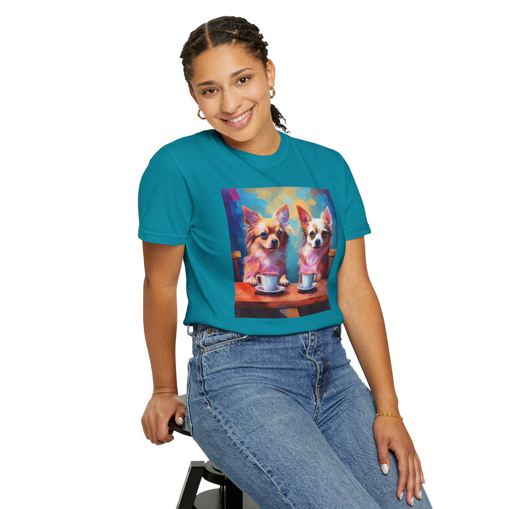 Cafe con Chihuahua Unisex Garment-Dyed T-shirt