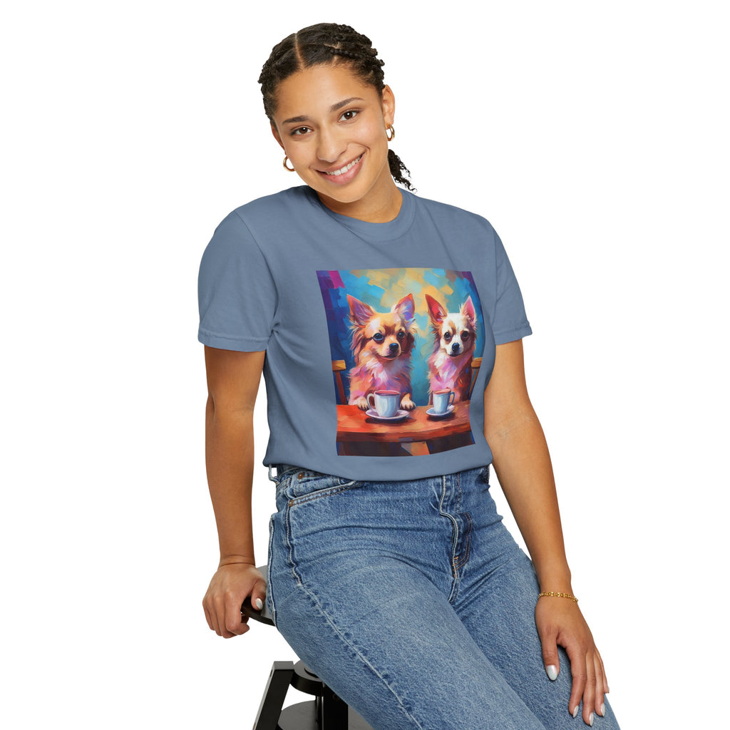 Cafe con Chihuahua Unisex Garment-Dyed T-shirt