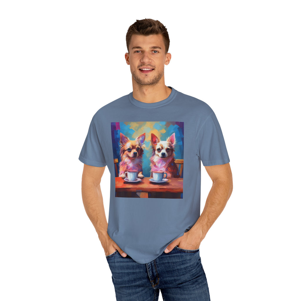 Cafe con Chihuahua Unisex Garment-Dyed T-shirt