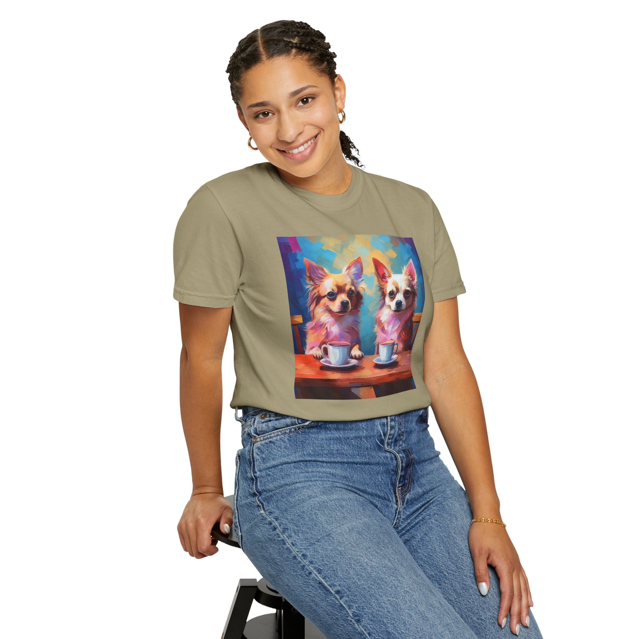 Cafe con Chihuahua Unisex Garment-Dyed T-shirt